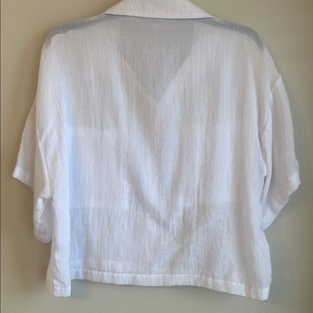 White Button-Up Short Sleeve Cropped Shirt Size Large - Picture 3 of 3